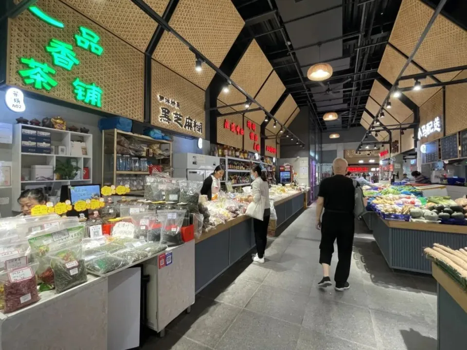 Changning transforms wet markets into modern community hubs