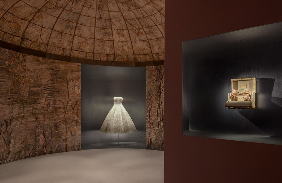 Miss Dior exhibition illuminates Shanghai2.jpeg