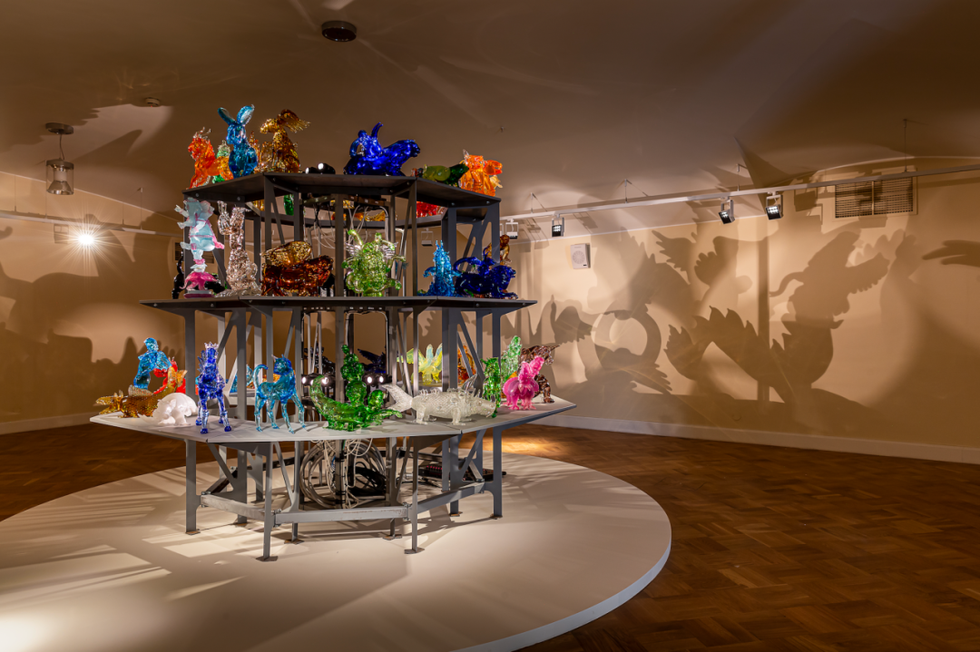 A glass artwork by Qiu Zhijie on display.png