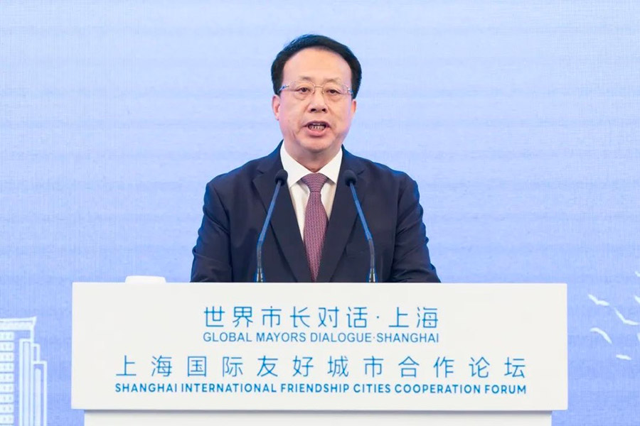 Gong-Zheng-delivers-a-speech-at-Global-Mayors-Dialogue-in-May-2025.jpg
