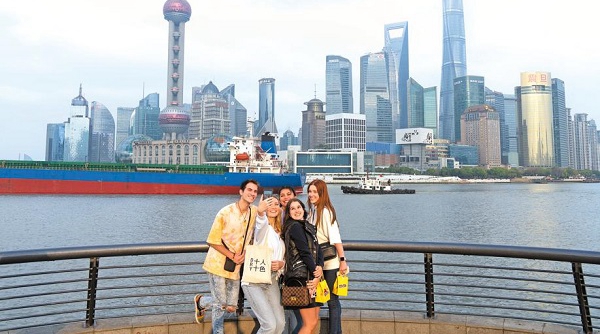 Shanghai aims to be currency-friendly for visitors