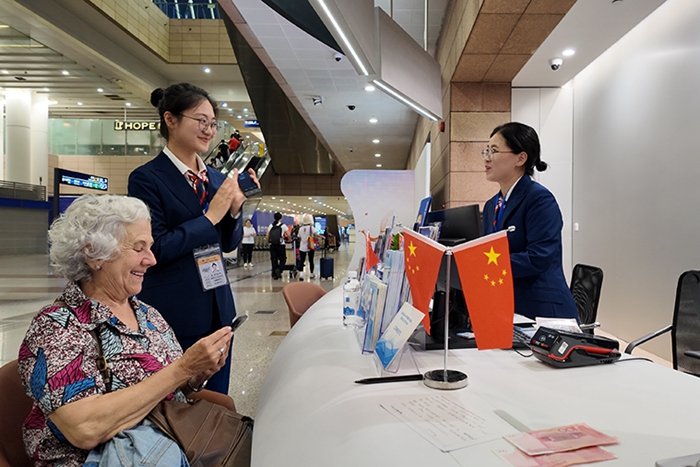 Two more service stations start operation in Shanghai airports