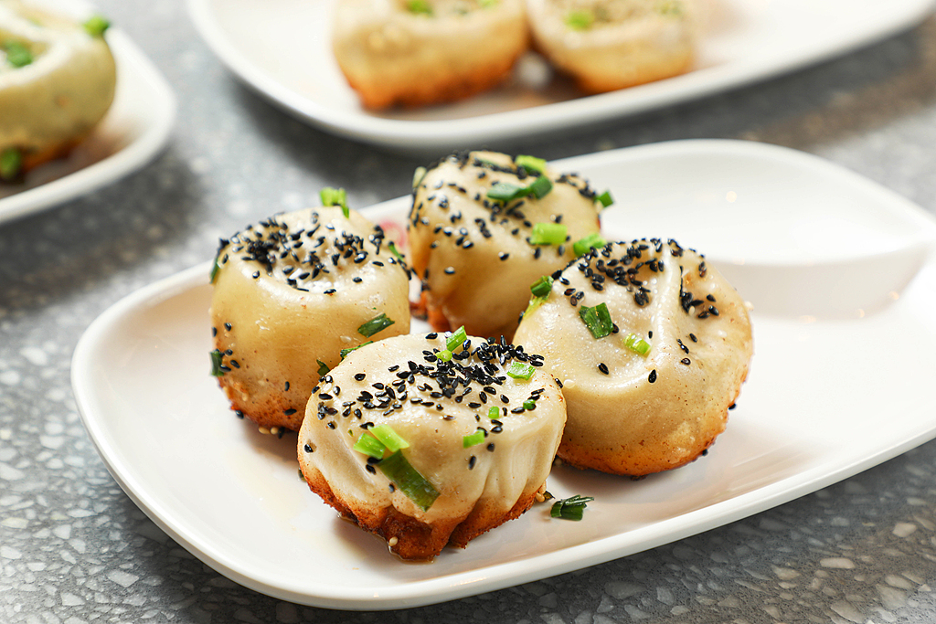 Global Taste in Shanghai | Pan-fried pork buns