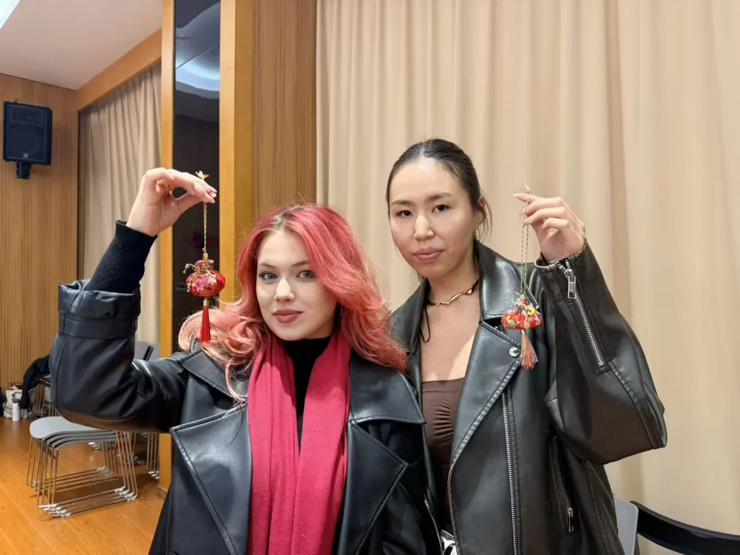 SHUPL international students engage in Chinese intangible heritage cultural salon-3.png