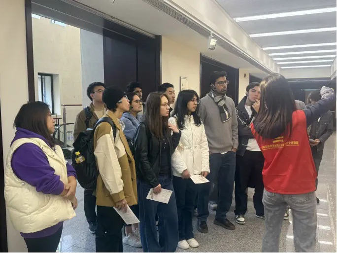 International students explore Shanghai-style architecture-2.png
