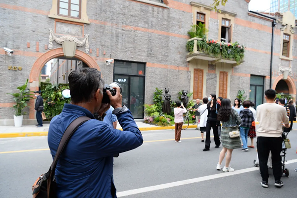 Explore Shanghai's weekend pedestrian streets