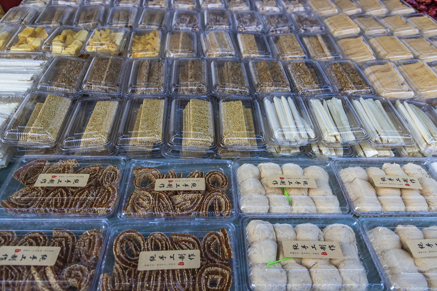 As Little New Year approaches, various candies are on sale.jpg