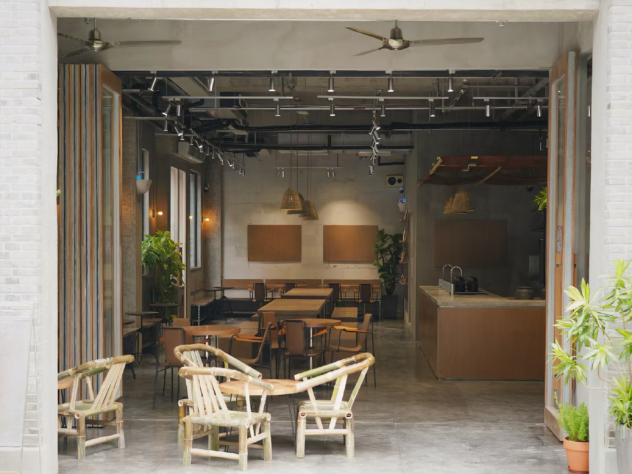 Exploring youth-focused shops along Changshou Road