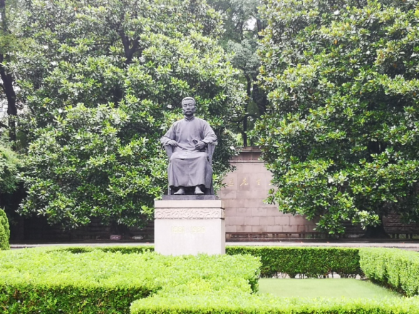 The statue of Lu Xun.png