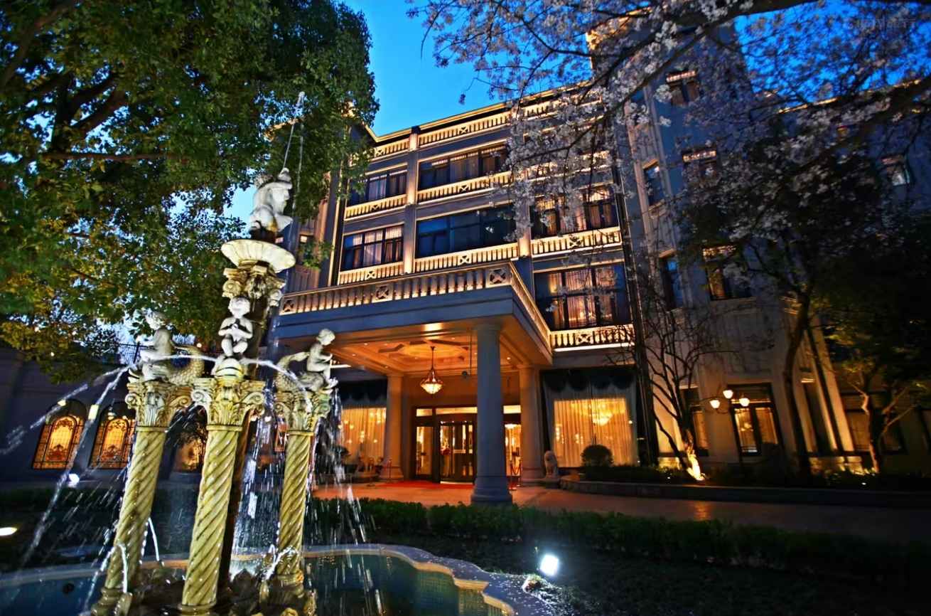 Donghu Hotel.jpg
