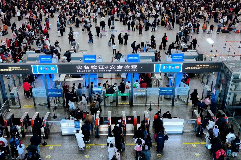 Shanghai braces for record passenger numbers during Spring Festival