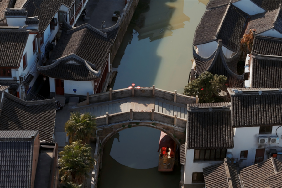 An autumn escape to Luodian town