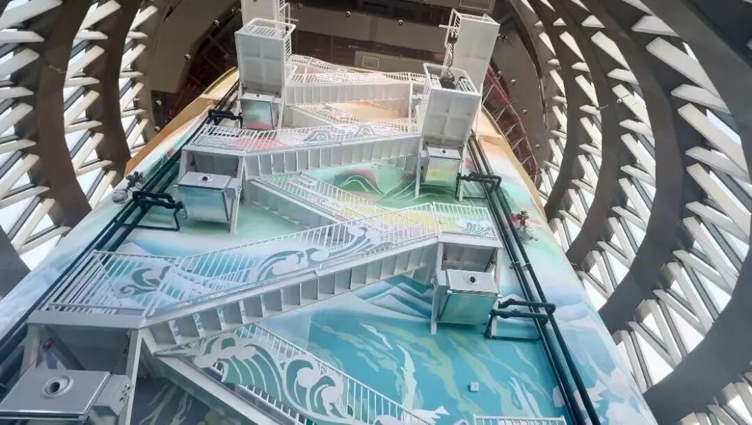 The freefall jump experience features launch platforms at different heights.jpg