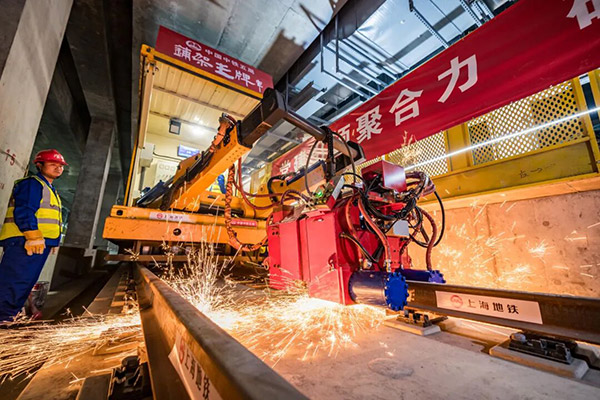 Shanghai's first Yangtze-crossing rail transit line completes track laying, boosting delta integration