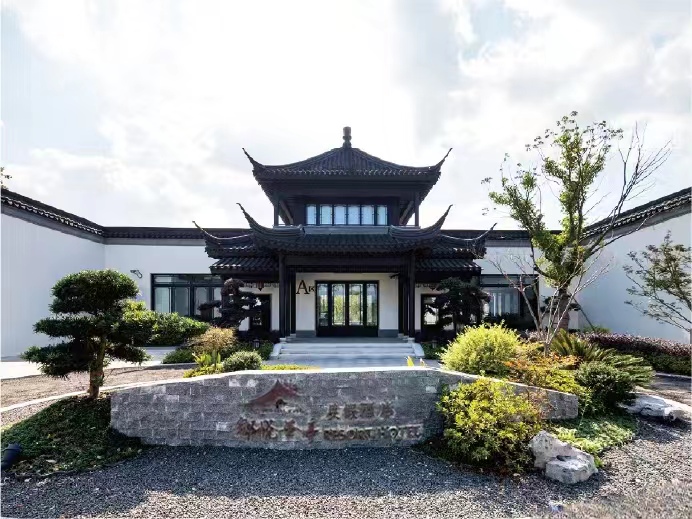 Shanghai Xiangyue Huating Resort Hotel blends traditional Chinese design.jpg