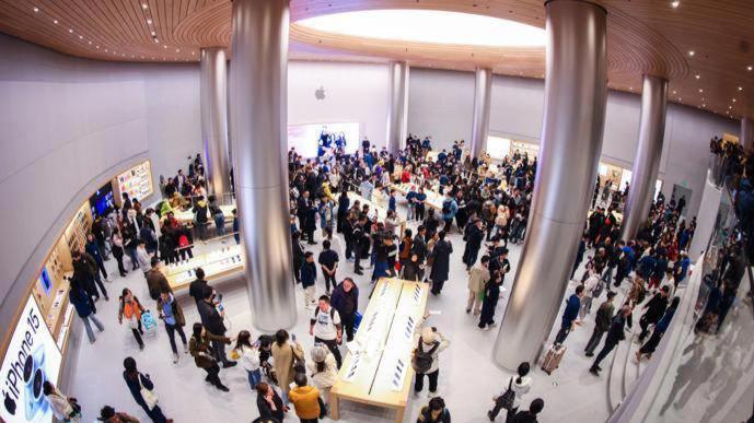 Shanghai sees record 770 flagship store openings in first 7 months