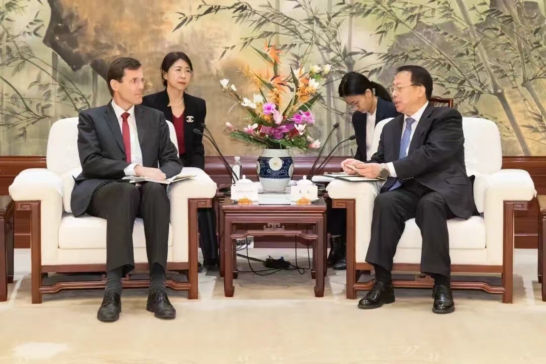 Shanghai Mayor Gong Zheng (right) meets with Tobias Meyer, CEO of DHL Group, on Jan 10.jpg