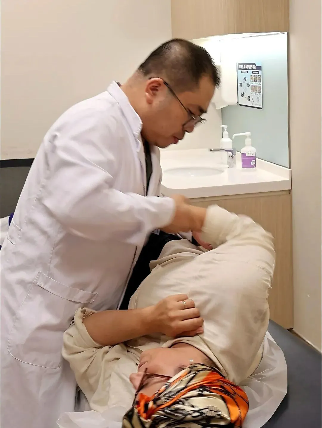 Expats experience immersive TCM course in Hongkou-3.png