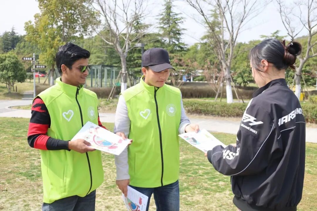 Bangladeshi student finds growth through volunteering at CIIE-2.jpg