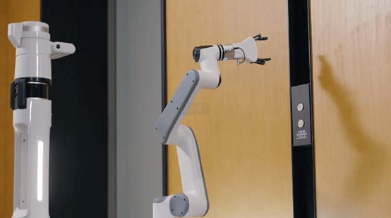 Delivery robots speed ahead in Xuhui2.jpg