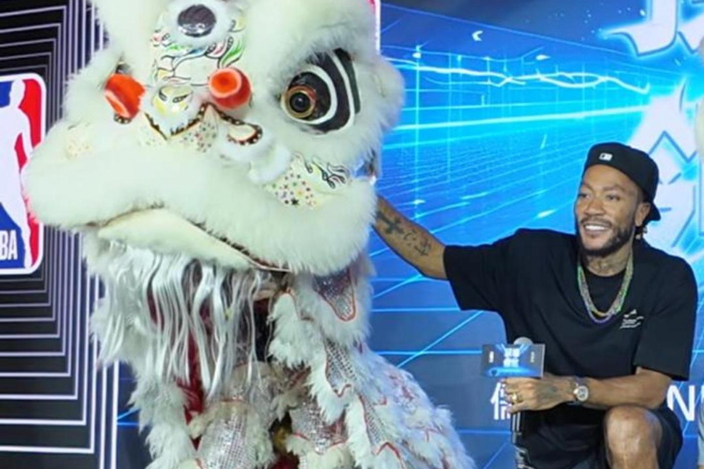 Derrick Rose back in Shanghai