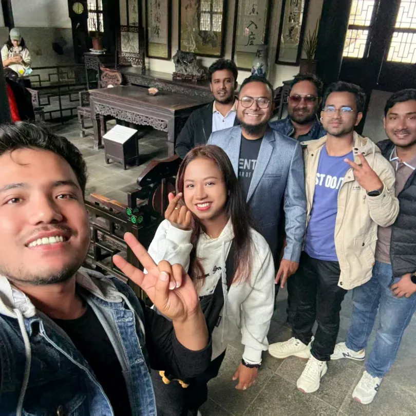 International students embrace Jiangnan charm in Tongli