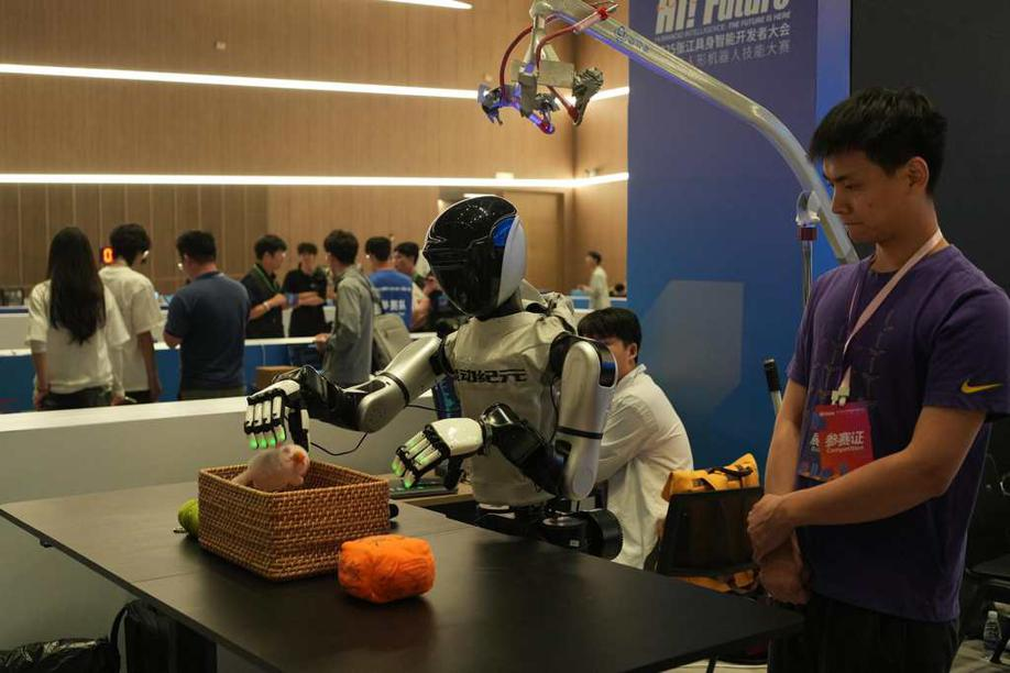 60 robot teams take part in skills competition in Shanghai
