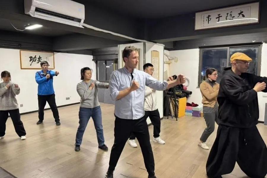 Italian kung fu master teaches Chinese martial arts in Shanghai