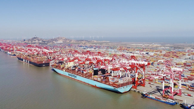Foreign shipping firms embrace coastal piggyback services at Shanghai ports.jpg Foreign shipping firms embrace coastal piggyback services at Shanghai ports.jpg