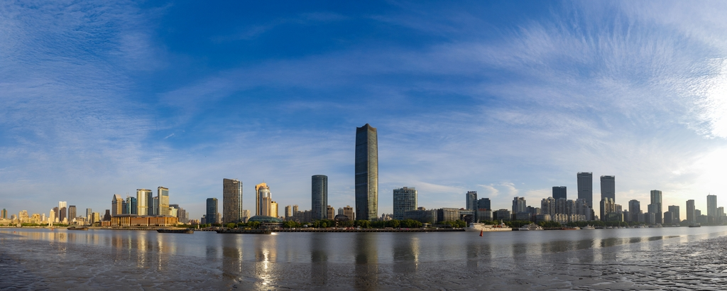 Sunrise over the riverfront at the North Bund in Shanghai. [Photo IC] 1.png