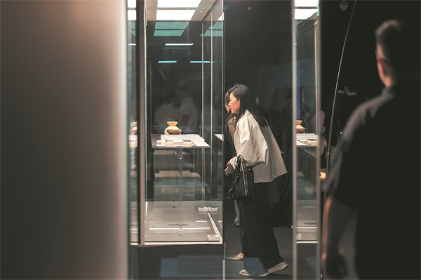 Merging Silk Road artifacts with contemporary art2.jpeg