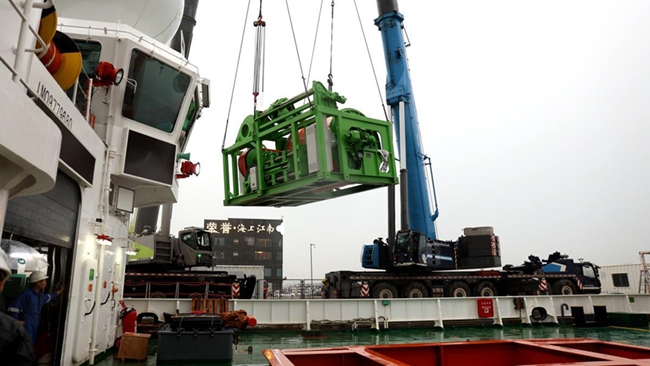 Shanghai Jiao Tong University achieves record 4,000-meter deep-sea mining vehicle trials2.jpg