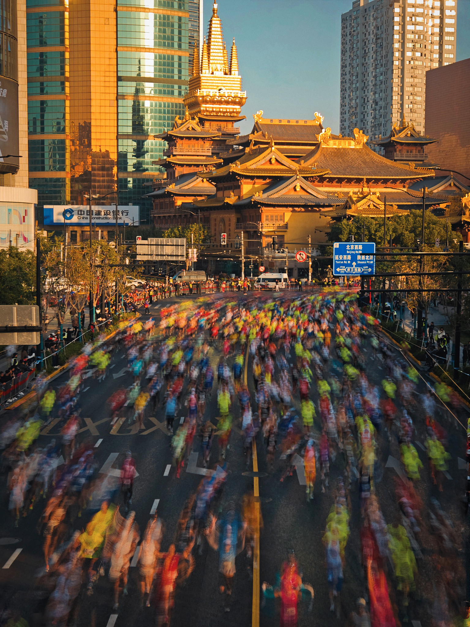 Runners of the 2024 Shanghai Marathon pass through Jing