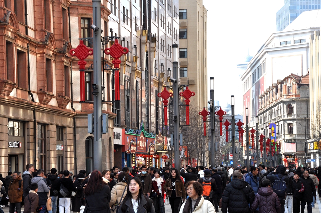 Spring Festival sees 76 jump in international travel.jpg
