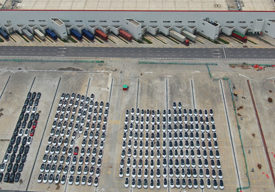 ​Shanghai leads in NEV production, automotive chip innovation.jpg