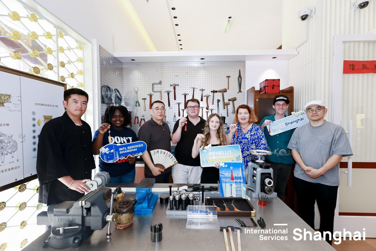 Expats create custom Shanghai Style jewelry by hand