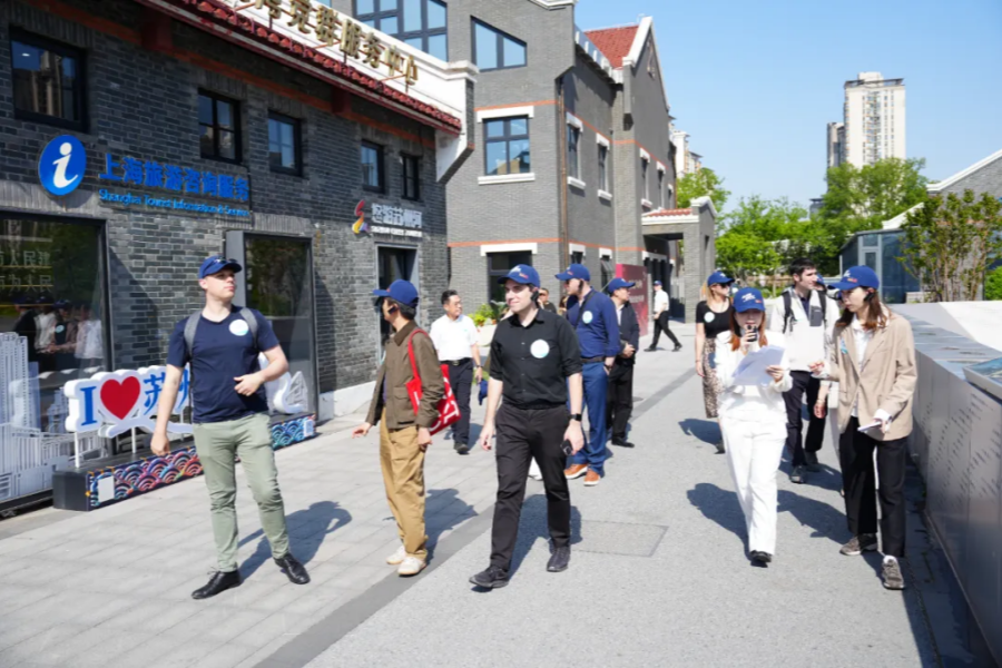 On April 15, a group of senior executives from foreign-funded companies visit Putuo..png