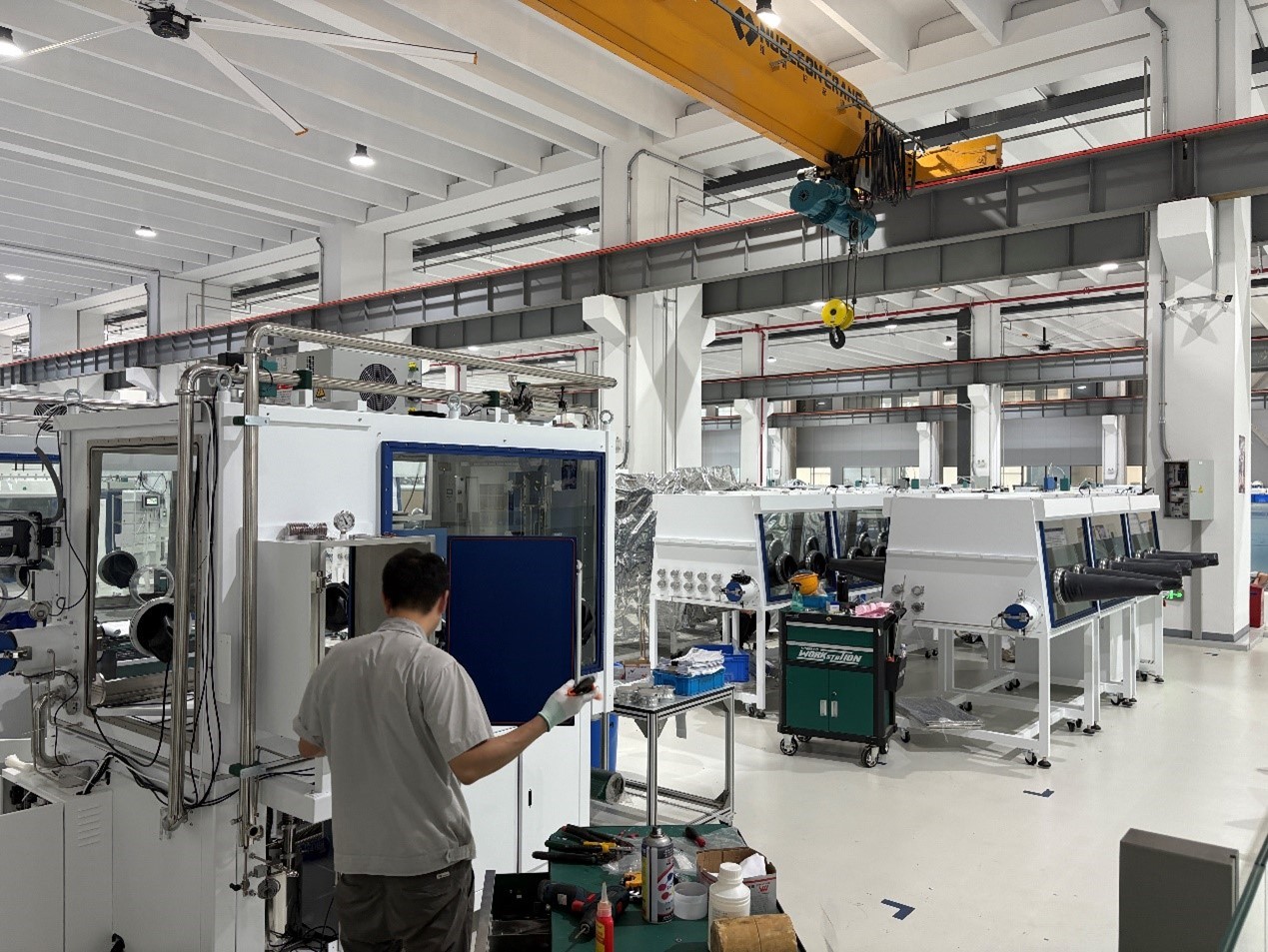 Advanced lithium battery equipment debuts at Shanghai fair.jpg