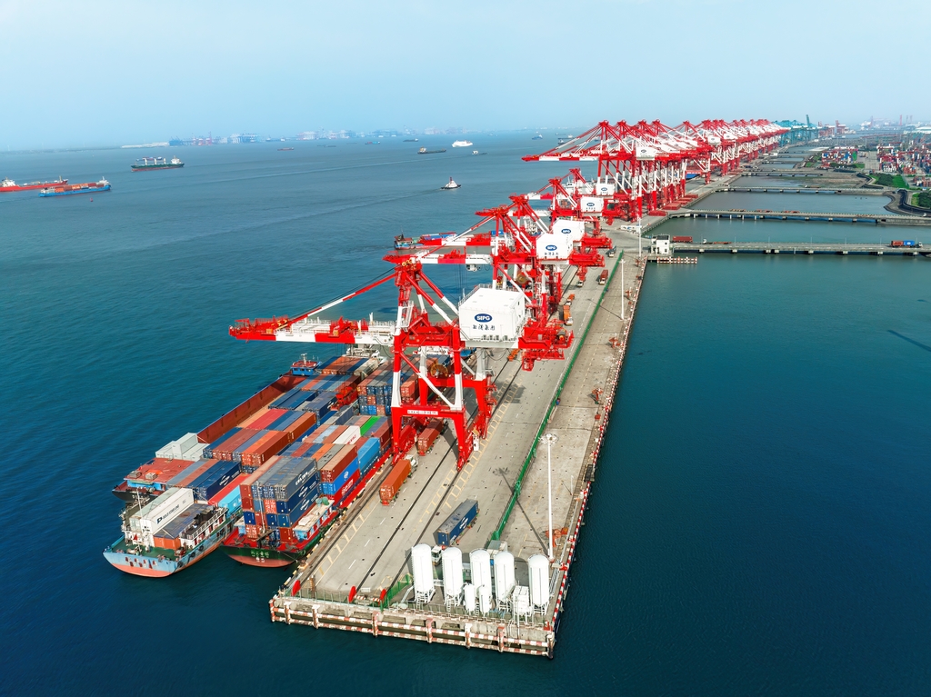 Shanghai's foreign trade jumps 18.6% in H1