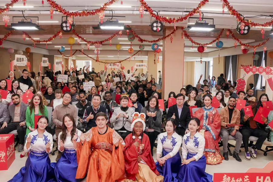 Shanghai University honors international students, celebrates Spring Festival