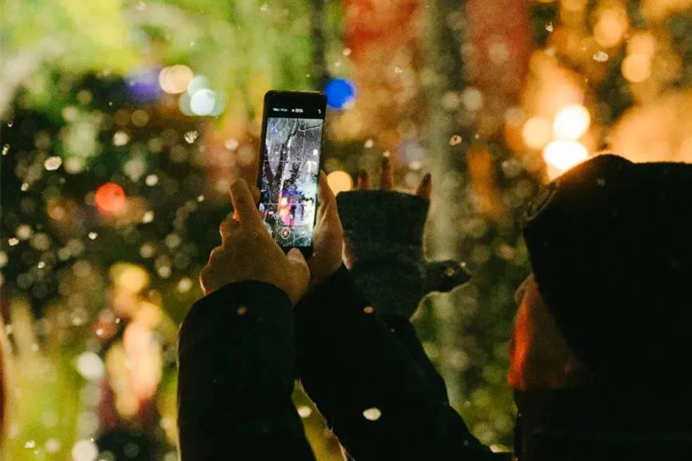 Shining Shanghai: A dazzling night walk