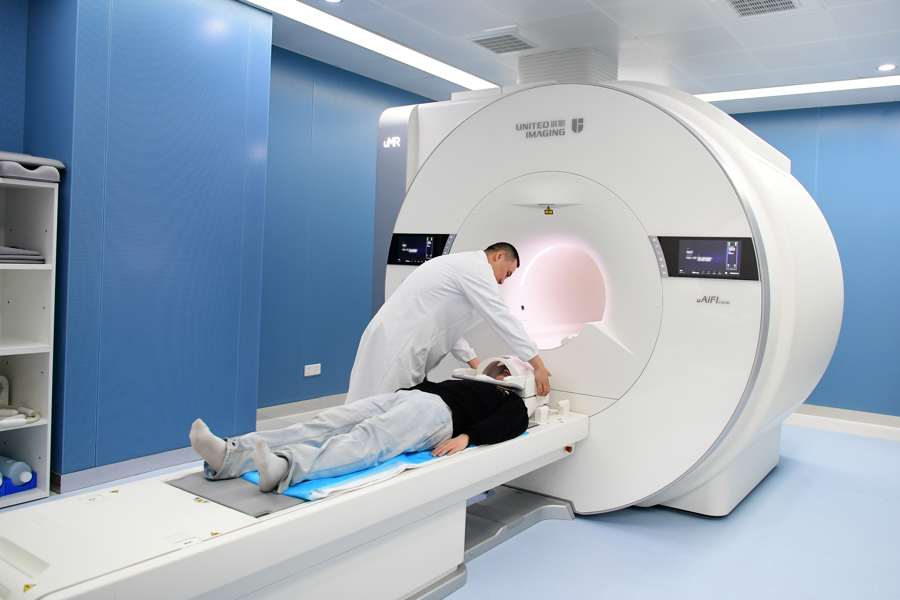 Fudan University unveils 5.0T MRI scanner for advanced cancer diagnosis2.jpg
