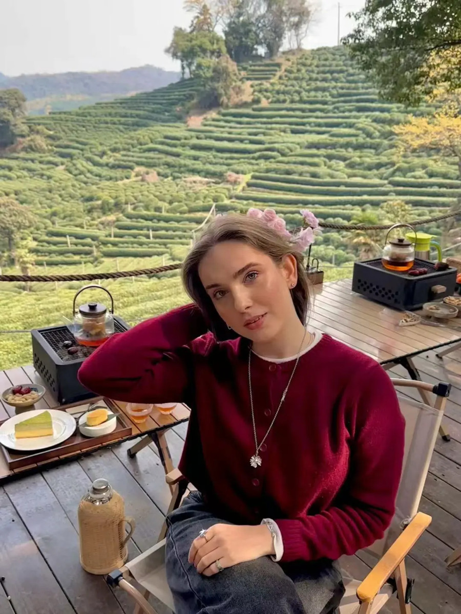 From ice rink to academic pursuits at Donghua University2_副本.jpg