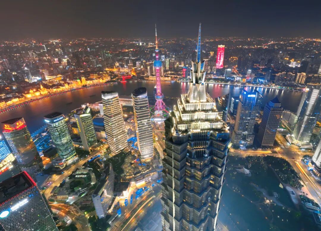 Jinmao Tower illuminated at night.jpg