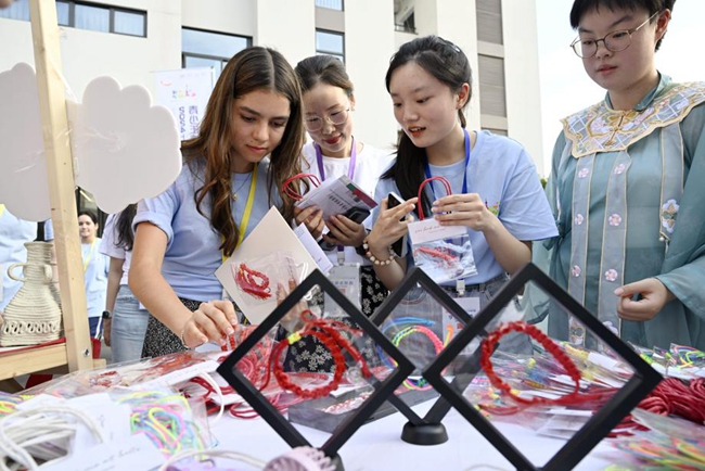 Shanghai bridges cultures at intl youth summer camp2.jpg