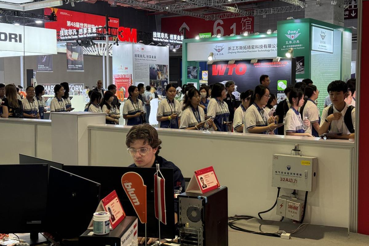 Shanghai upgrades vocational education for high-tech industries