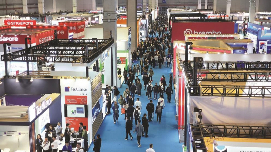 Visitors attend Automechanika Shanghai.jpg