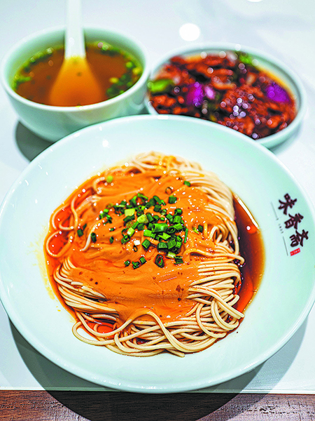 A serving of sesame paste noodles, beef soup and stir-fried pork kidney at Wei Xiang Zhai in Shanghai.jpeg