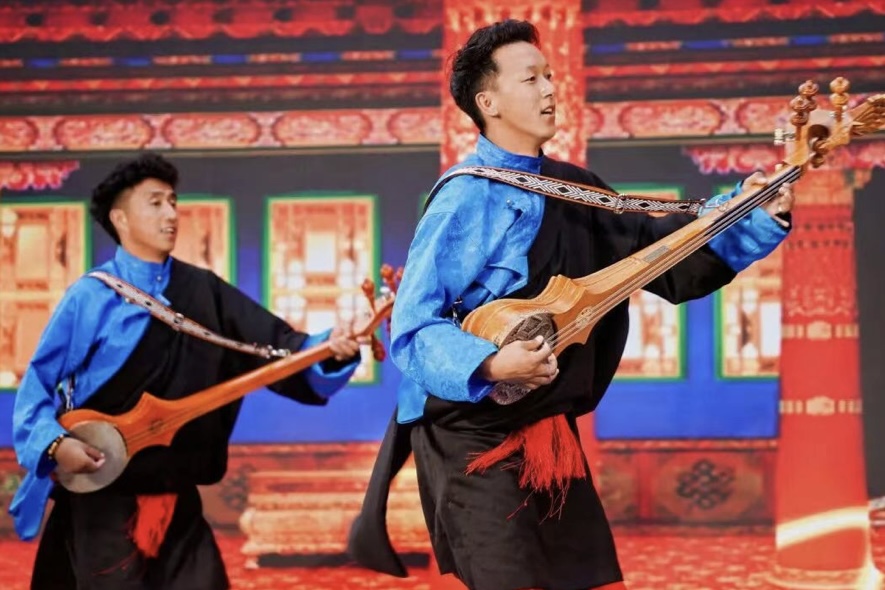 Shanghai marks 30 years of Xizang assistance with Tibetan bazaar debut