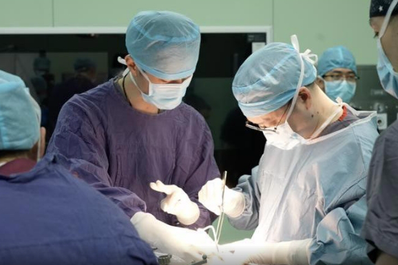 First brain-computer implant in Shanghai opens new medical frontiers.png